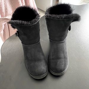Ugg Bailey button II